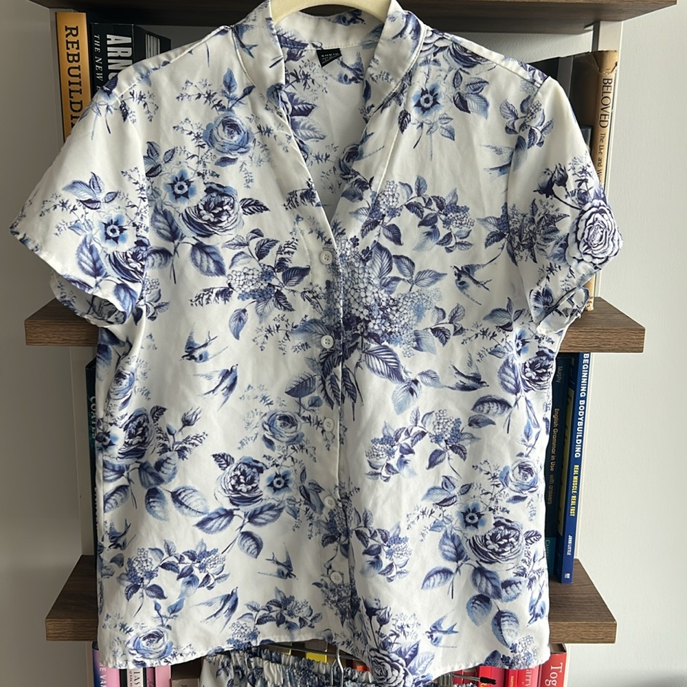 Floral Blue and White Women's Sleepwear Set - Picture 3 of 7